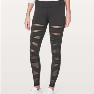 Black lululemon under wunder leggings